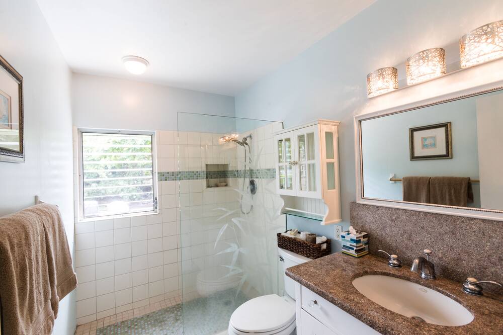 Photo of Bathroom in Keauhou