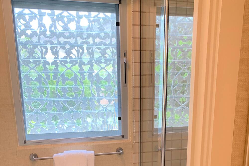 Photo of Bathroom in Diamond Head - Kapahulu - St. Louis