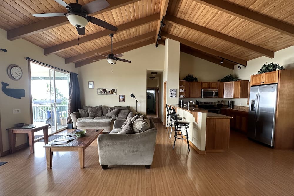Photo of Livingroom in Kona Palisades
