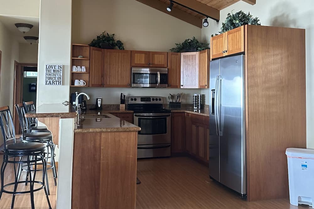 Photo of Kitchen in Kona Palisades