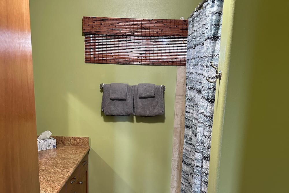 Photo of Bathroom in Kona Palisades
