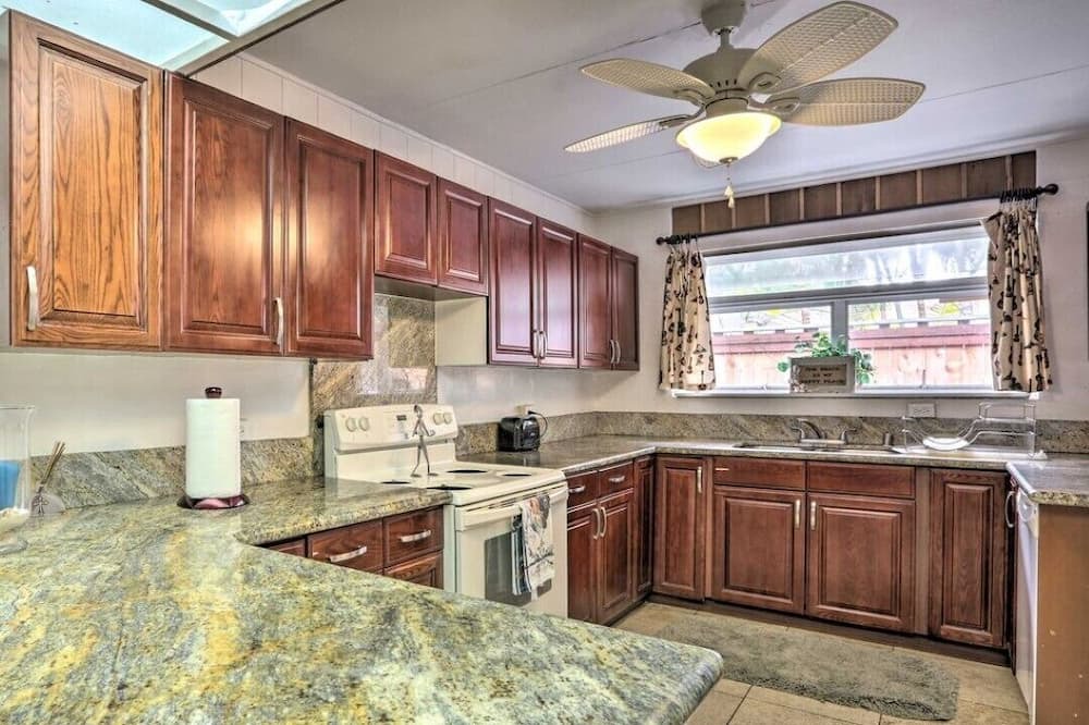 Photo of Kitchen in Maili