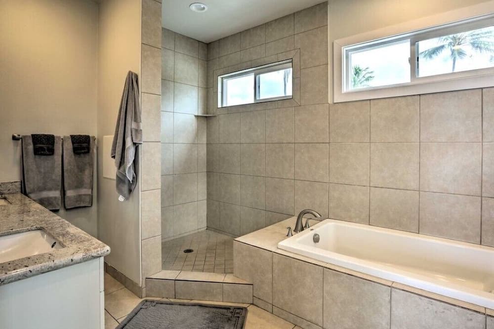 Photo of Bathroom in Maili