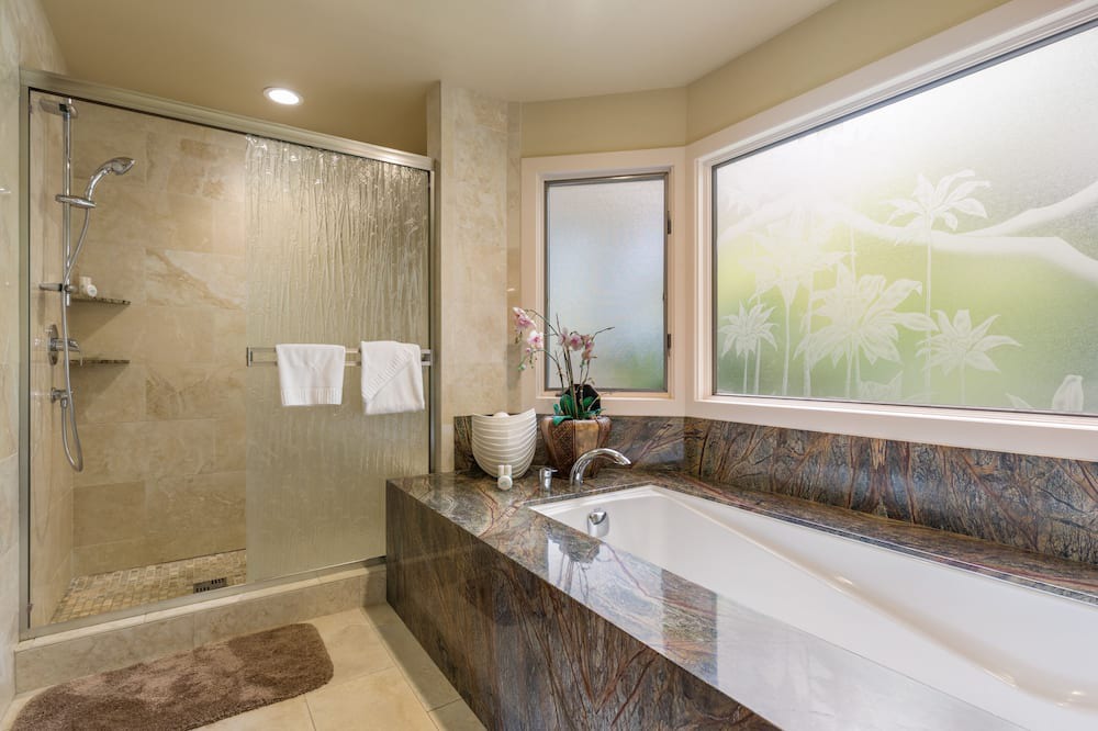 Photo of Bathroom in Historic Lahaina Front Street