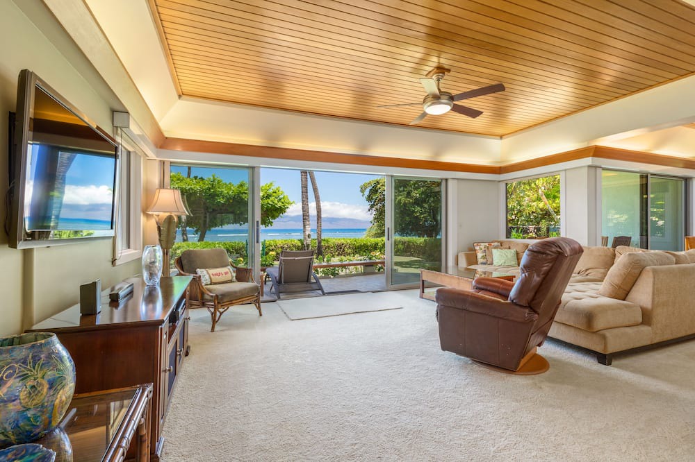 Photo of Livingroom in Historic Lahaina Front Street