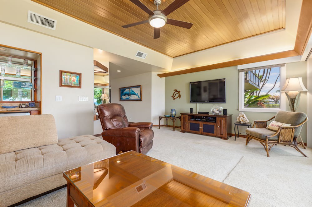 Photo of Livingroom in Historic Lahaina Front Street