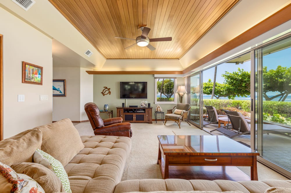 Photo of Livingroom in Historic Lahaina Front Street