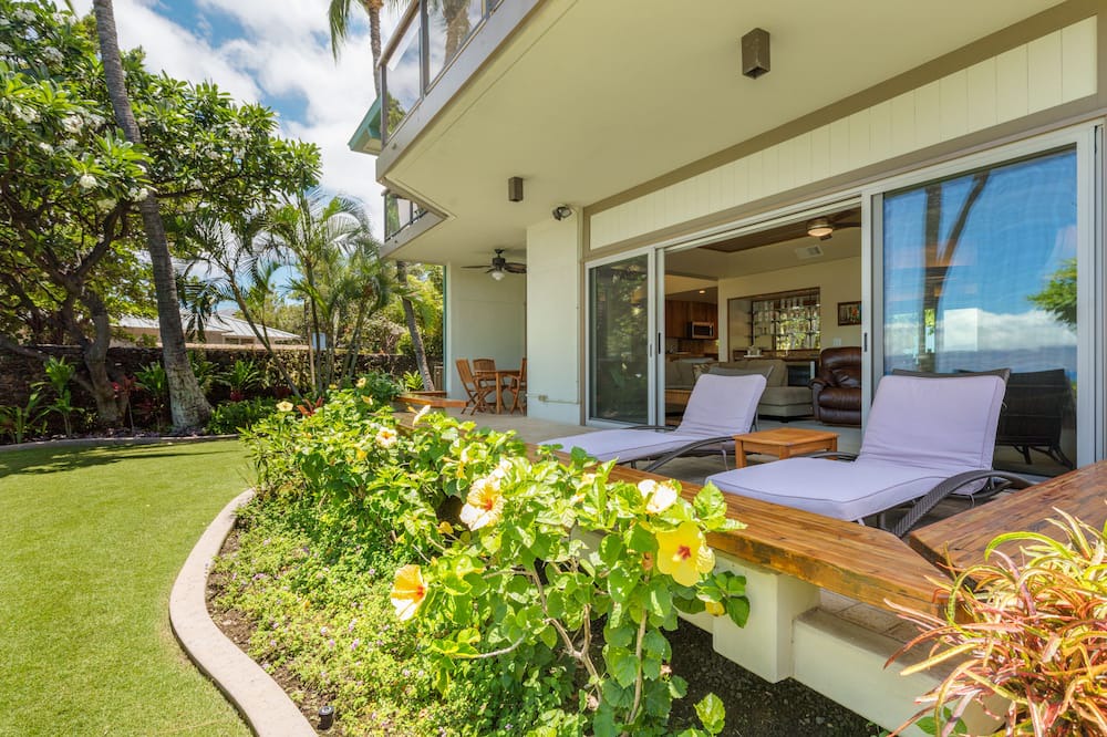 Photo of Patio Balcony in Historic Lahaina Front Street