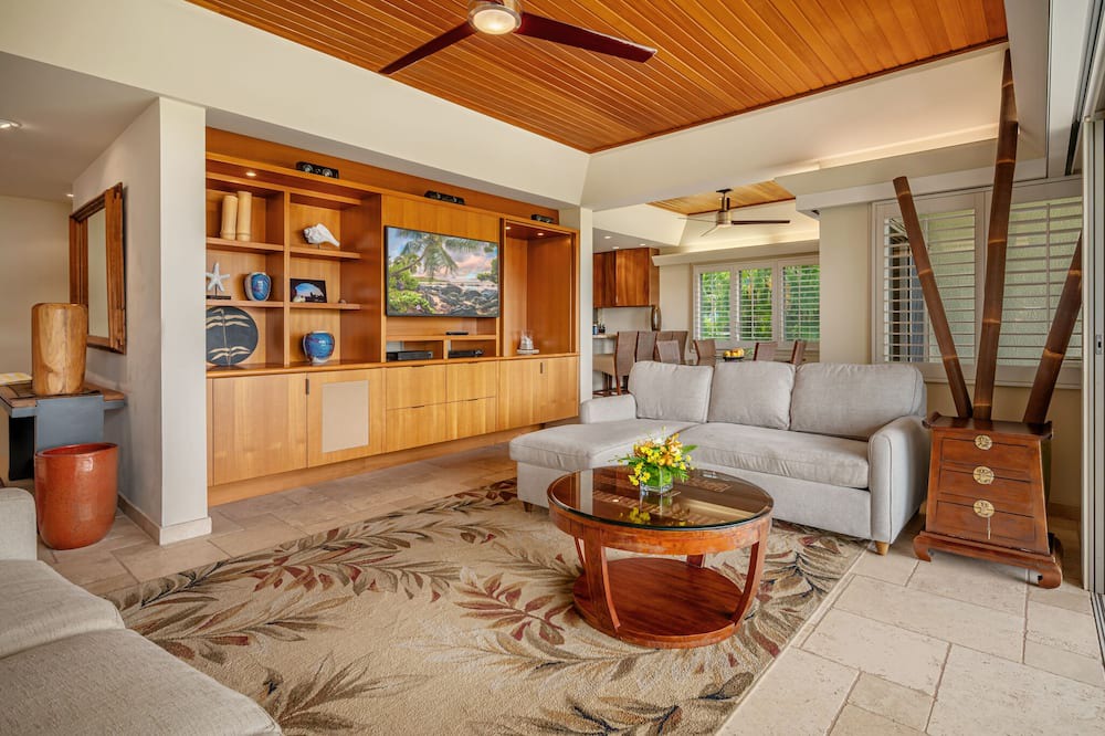 Photo of Livingroom in Historic Lahaina Front Street