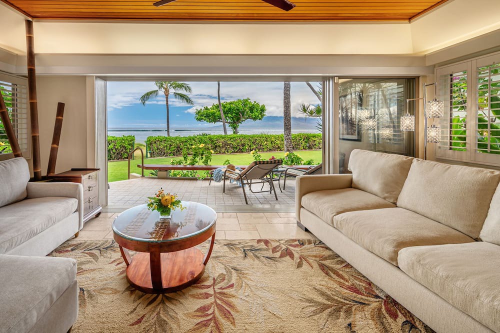 Photo of Livingroom in Historic Lahaina Front Street