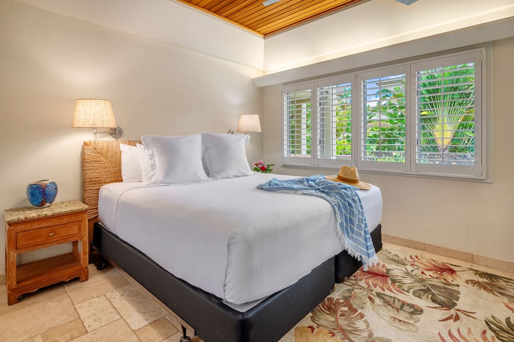 Photo of Bedroom in Historic Lahaina Front Street