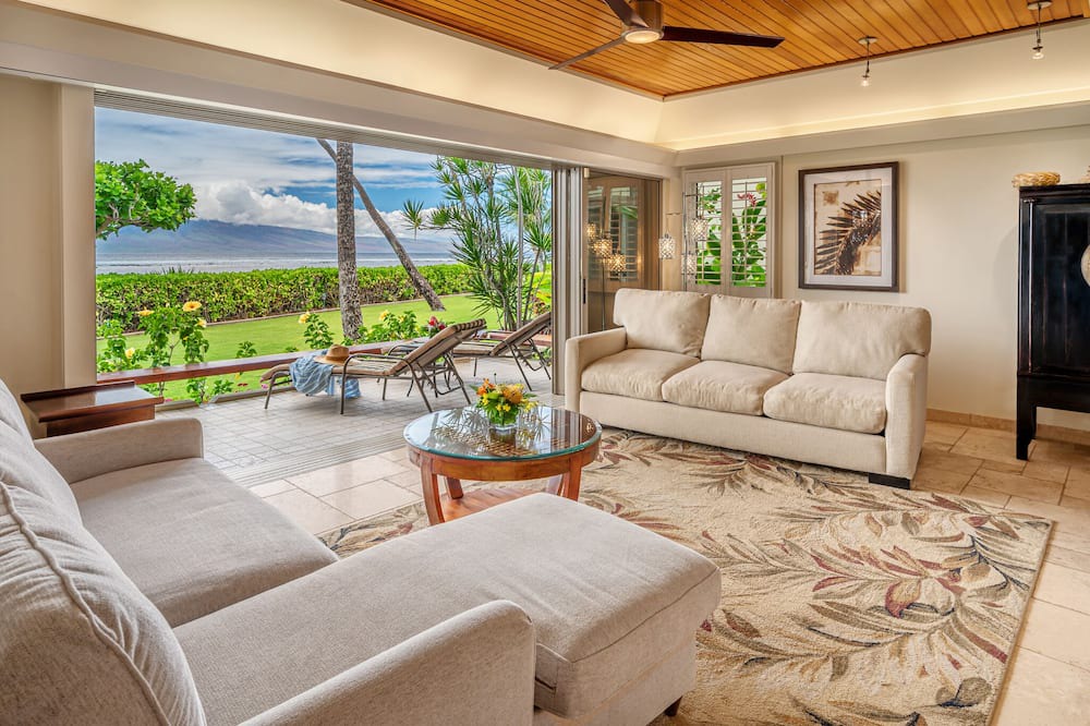 Photo of Livingroom in Historic Lahaina Front Street