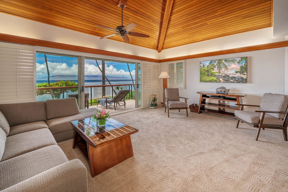 Photo of Livingroom in Historic Lahaina Front Street