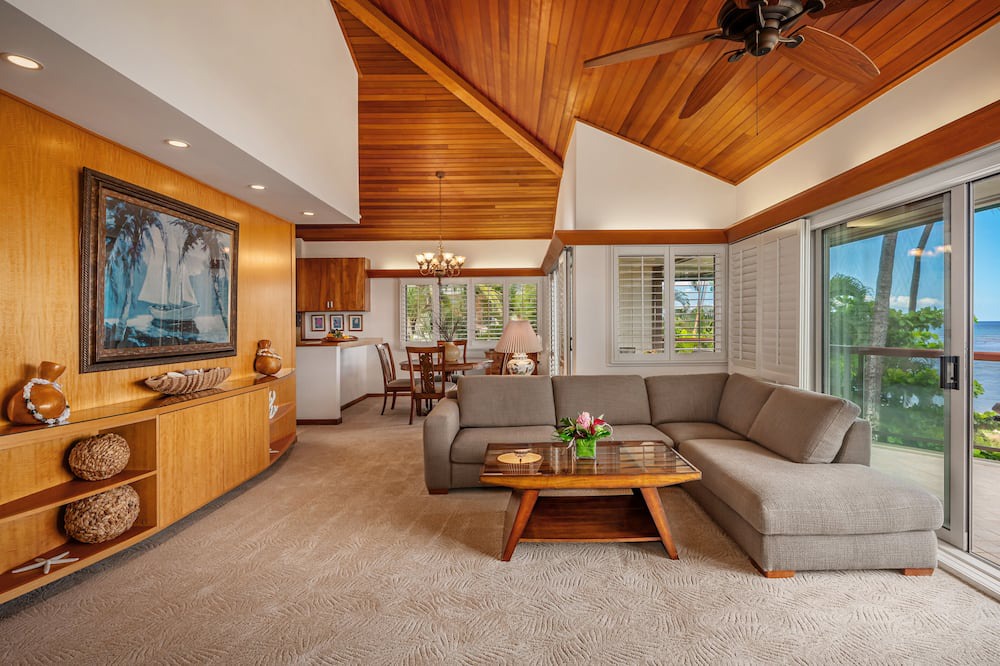 Photo of Livingroom in Historic Lahaina Front Street