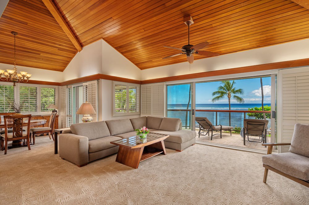 Photo of Livingroom in Historic Lahaina Front Street