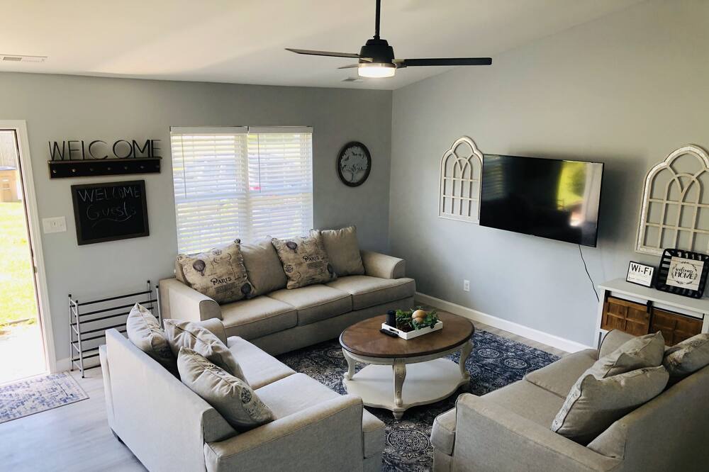 Photo of Livingroom in McCutcheon Field