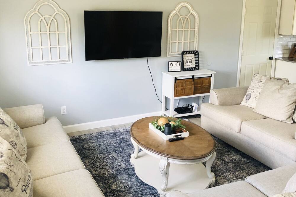 Photo of Livingroom in McCutcheon Field