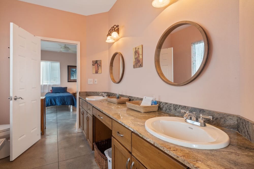 Photo of Bathroom in Kona Paradise
