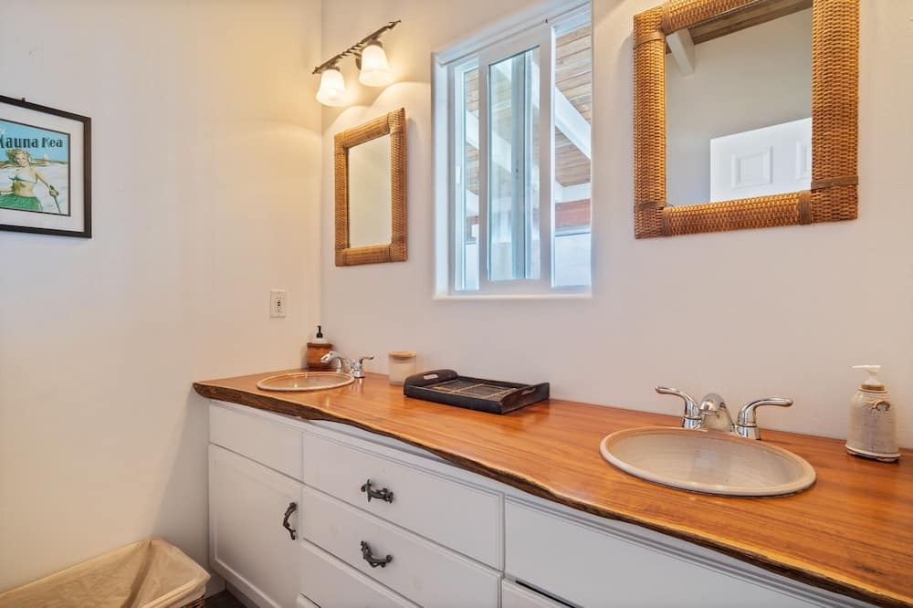 Photo of Bathroom in Kona Paradise