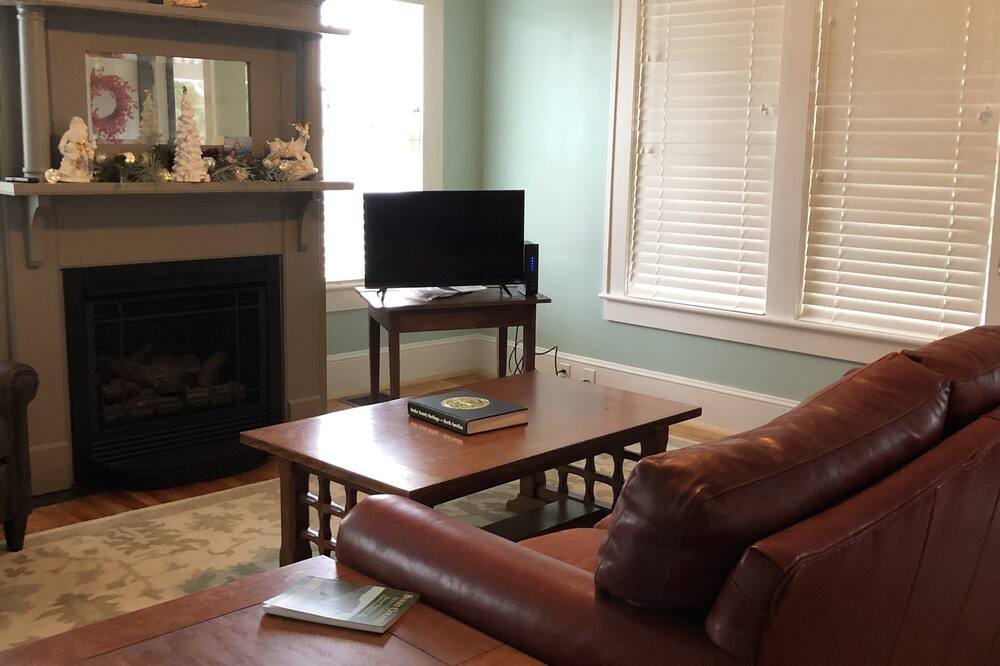 Photo of Livingroom in Morganton