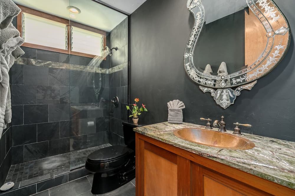 Photo of Bathroom in Kehena Beach Estates
