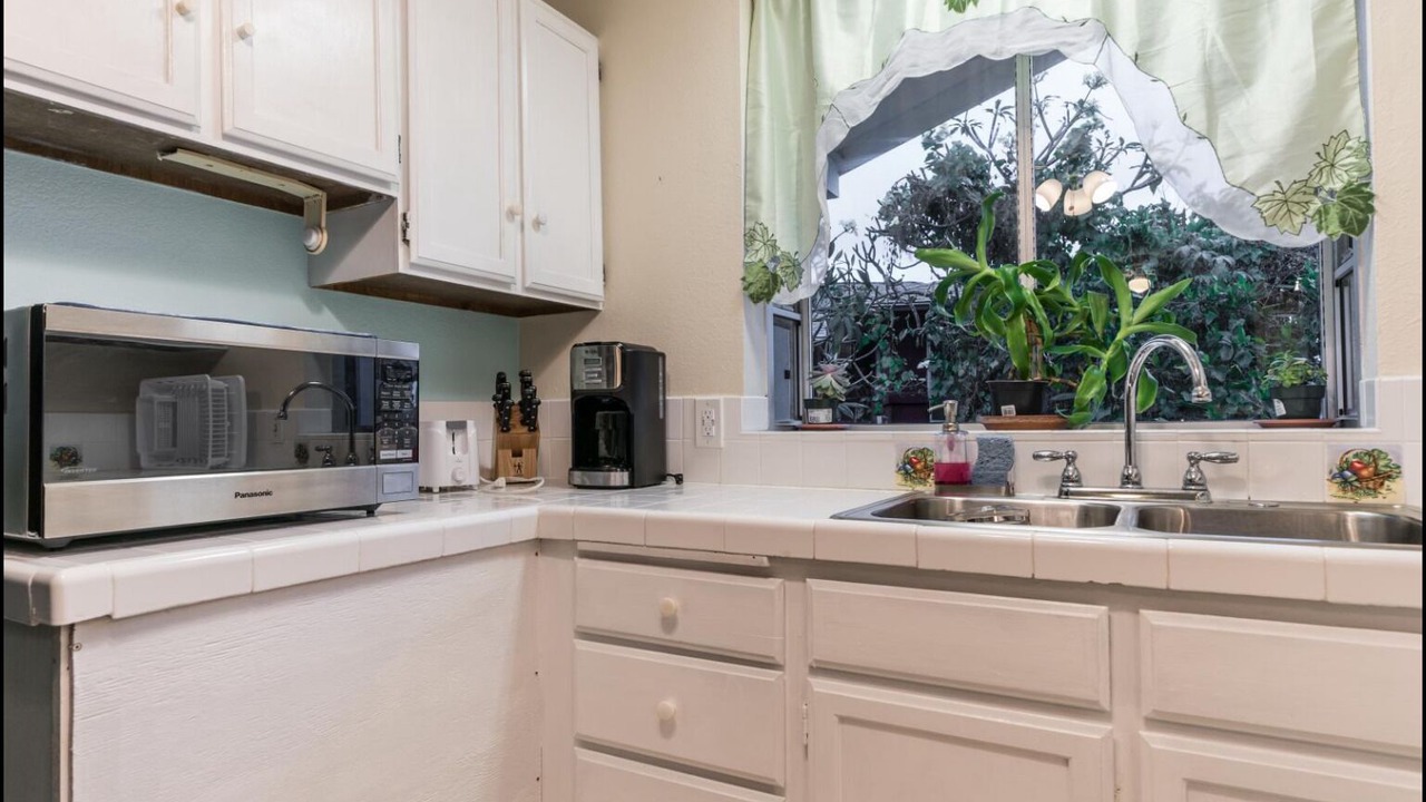 Photo of Kitchen in Laie