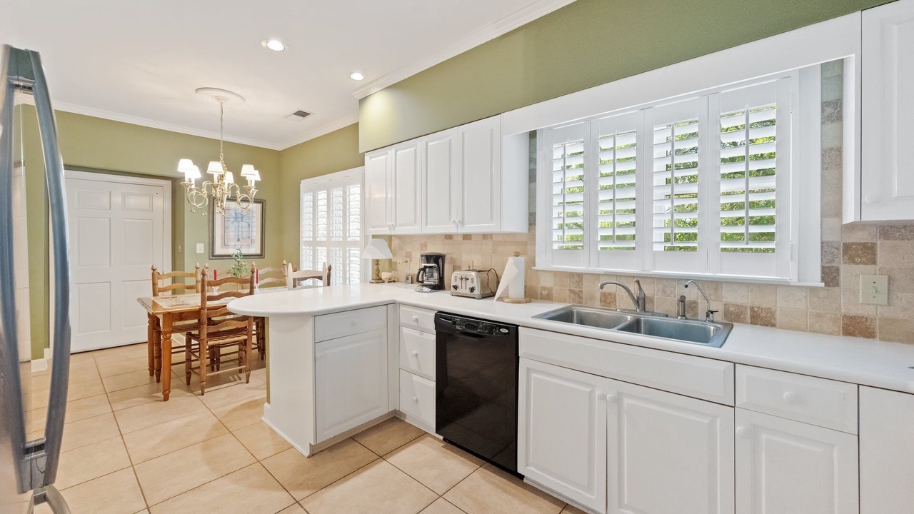 Photo of Kitchen in Debordieu Colony
