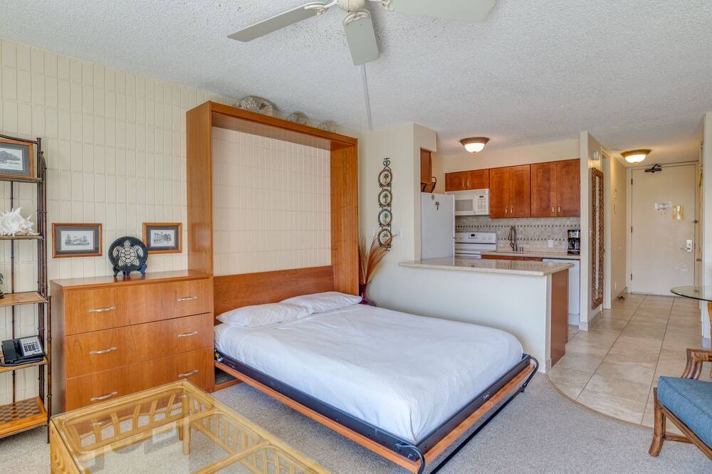Photo of Bedroom in Historic Lahaina Front Street