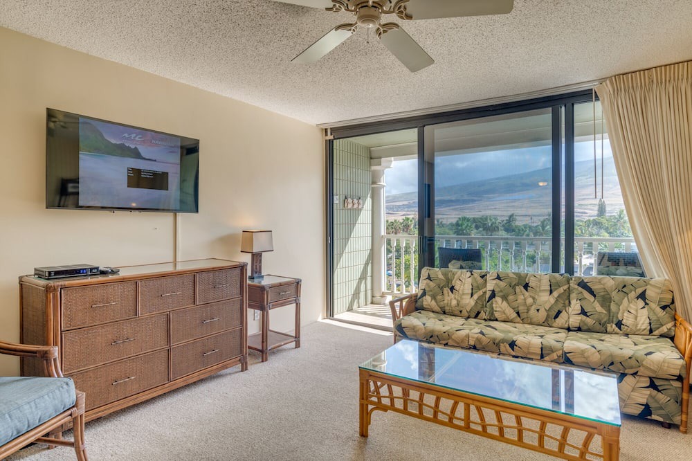 Photo of Livingroom in Historic Lahaina Front Street