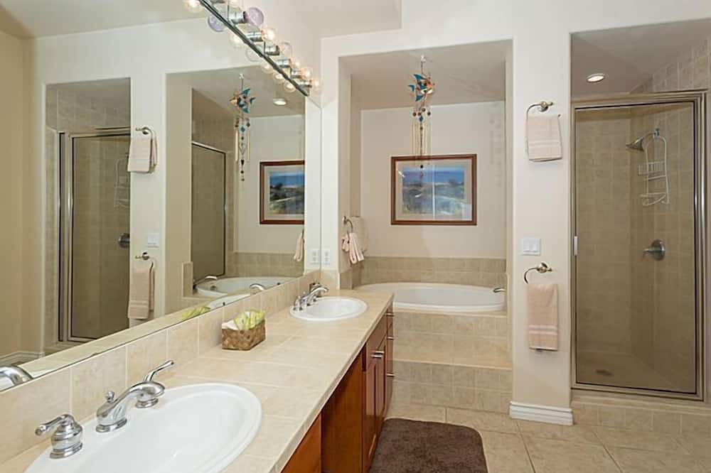 Photo of Bathroom in Kamuela