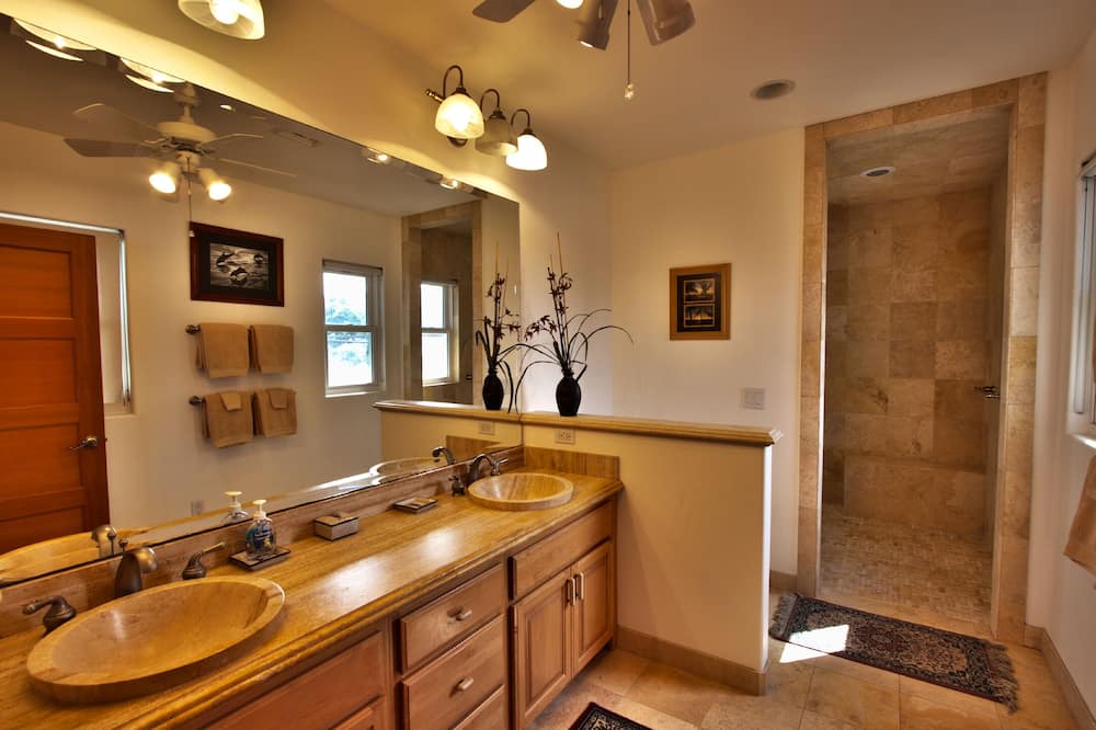 Photo of Bathroom in Kahaluu Bay