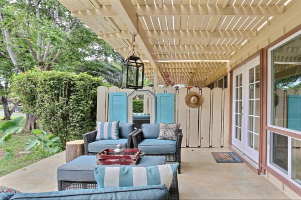 Photo of Patio Balcony in Downtown Lahaina