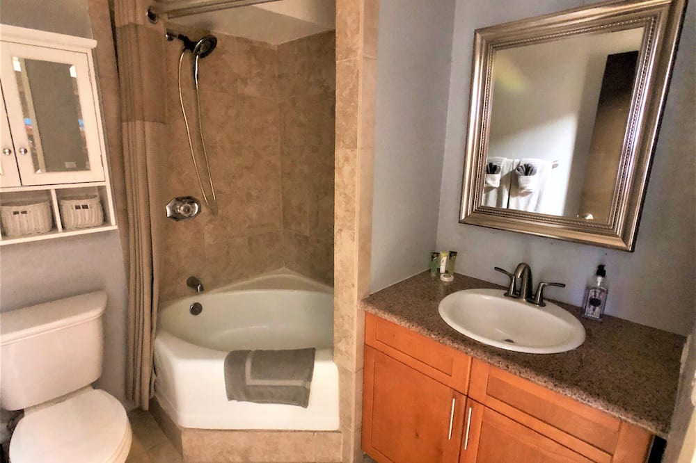 Photo of Bathroom in McCully - Moiliili