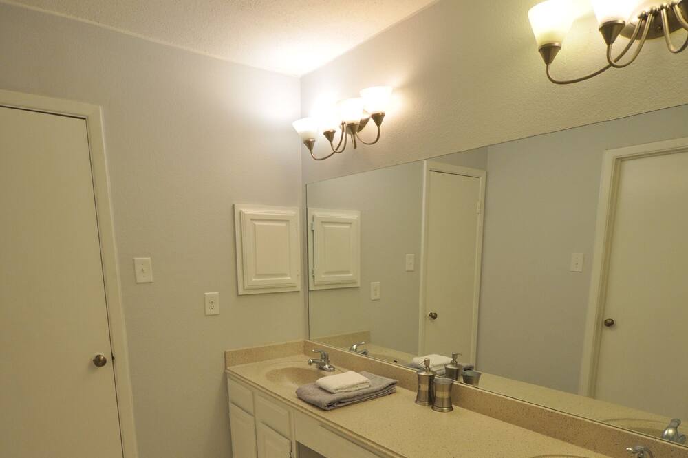 Photo of Bathroom in Wells Branch