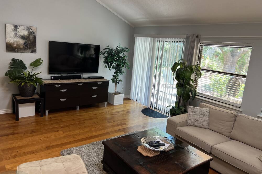 Photo of Livingroom in Wells Branch