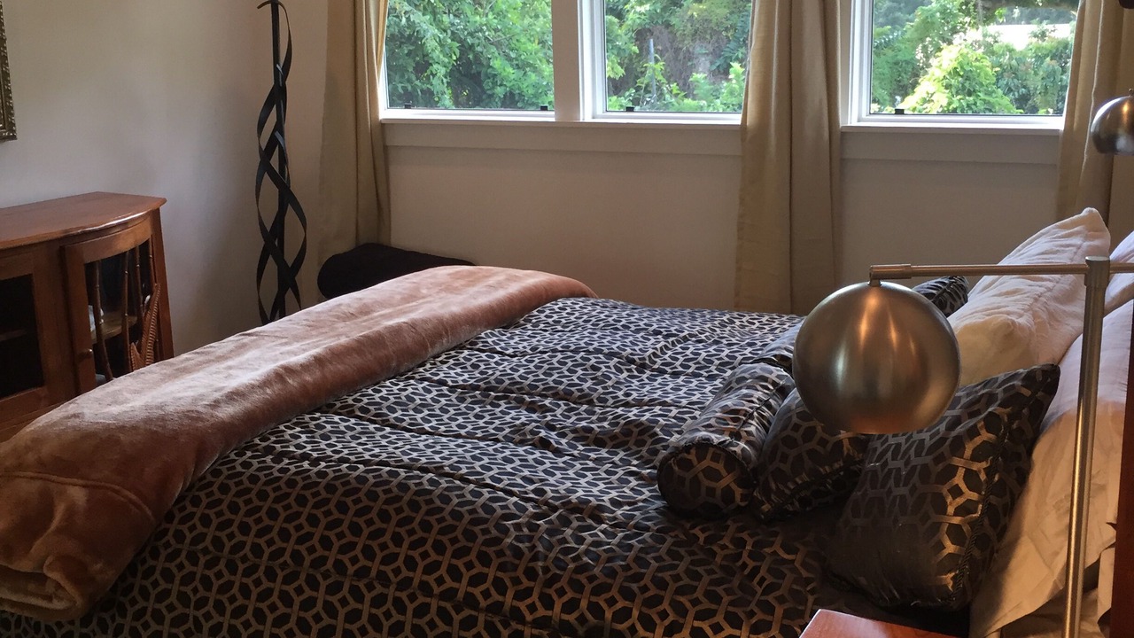 Photo of Bedroom in Haiku