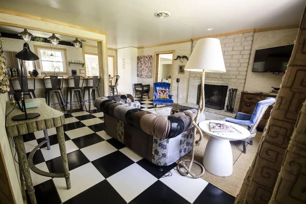Photo of Livingroom in Point Lookout