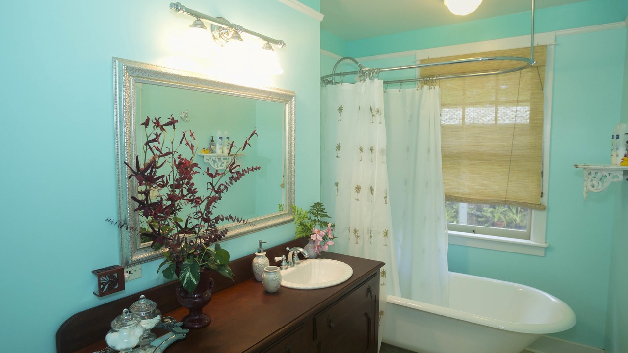 Photo of Bathroom in Wailuku Heights