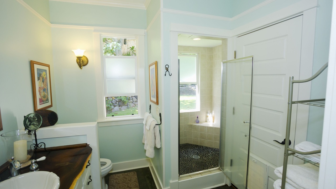 Photo of Bathroom in Wailuku Heights
