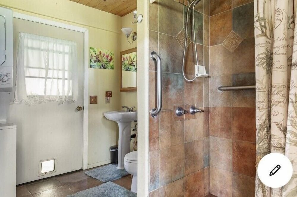Photo of Bathroom in Papaikou