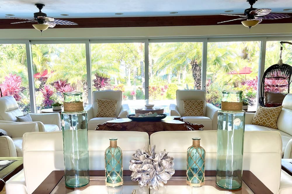 Photo of Livingroom in Kahului