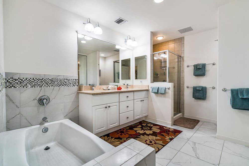 Photo of Bathroom in Waikoloa