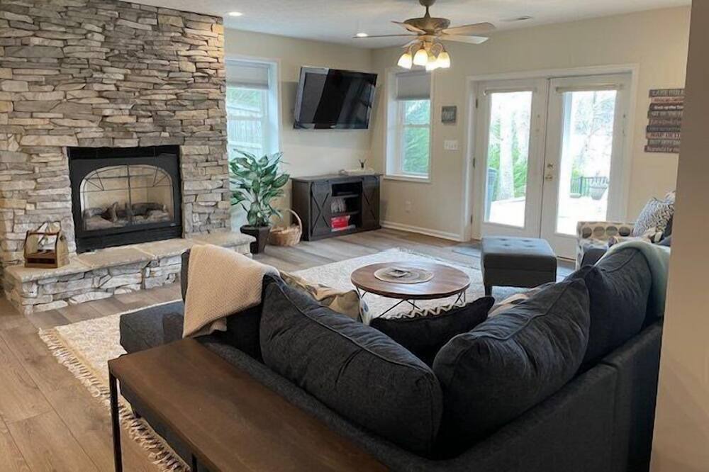 Photo of Livingroom in Huddleston