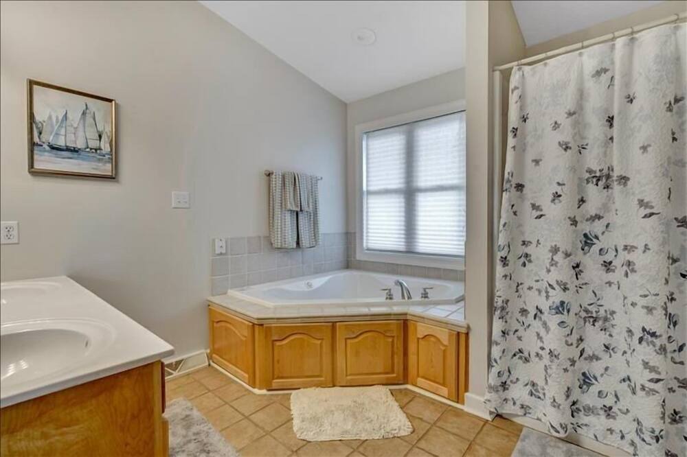 Photo of Bathroom in Huddleston