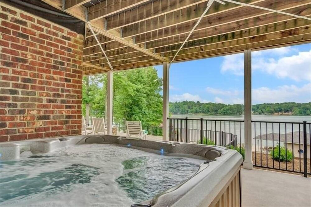 Photo of Outdoor in Huddleston
