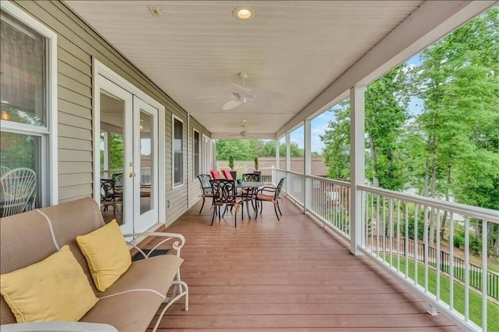 Photo of Outdoor in Huddleston