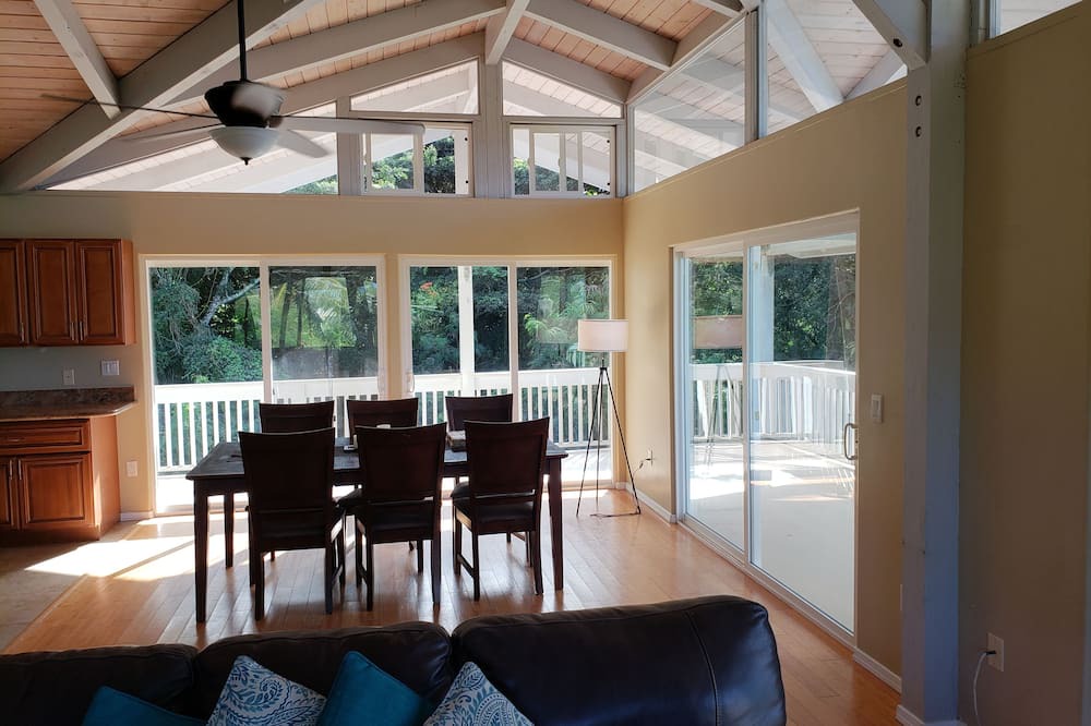 Photo of Livingroom in Pupukea