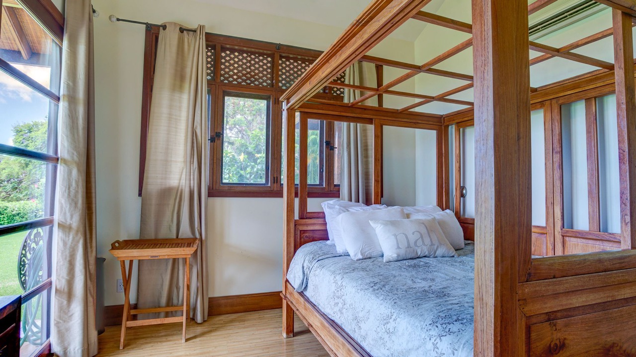 Photo of Bedroom in Historic Lahaina Front Street