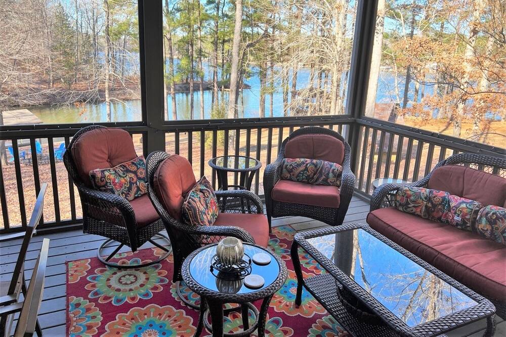Photo of Outdoor in Woodland Shores