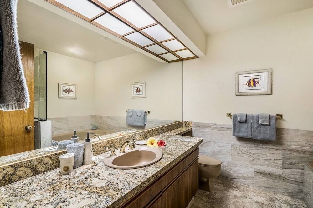 Photo of Bathroom in Waikoloa
